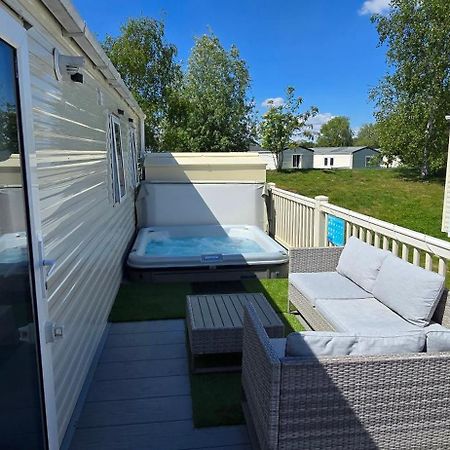 Rj Luxury Caravan Hire With Hot Tub Tattershall Exterior foto