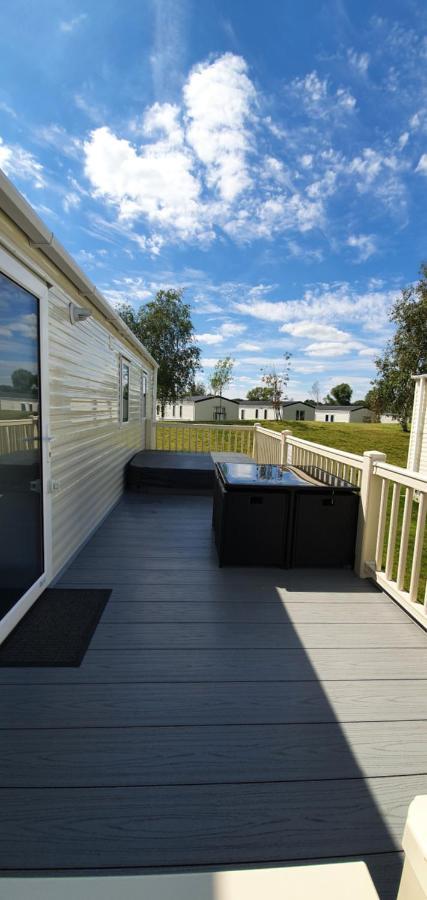 Rj Luxury Caravan Hire With Hot Tub Tattershall Exterior foto